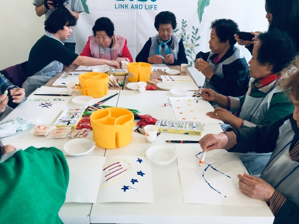 미술치료와 디자인을 결합한 어르신 아트웍