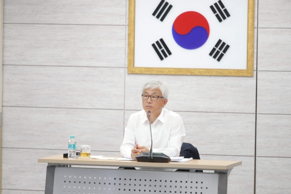 유병훈 아산부시장 간부회의 주재 모습