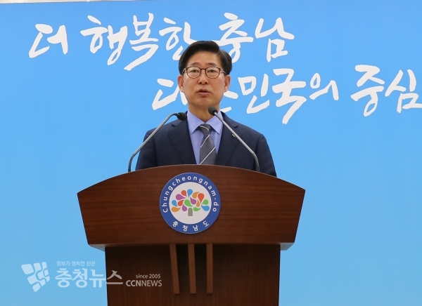 양승조 지사는 10일 도청 브리핑룸에서 열린 기자회견을 통해 현충일 폭탄주 파티에 대해 사죄했다.