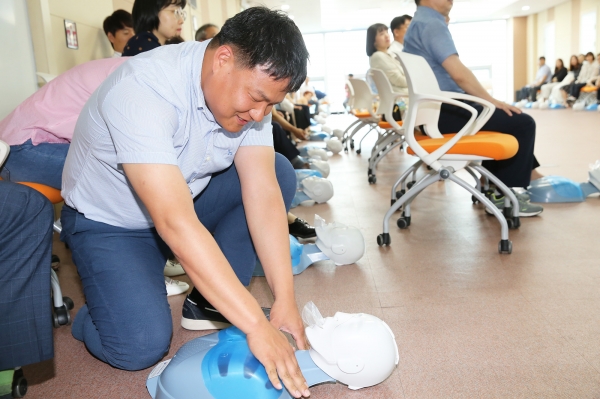 심폐소생술 실습 장면