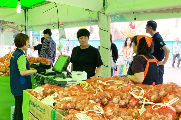서산시가 경기도 고양시 농협고양유통센터에서 특판전을 펼치고 있다.