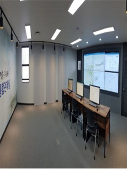 스마트팜 통합관제실 장면