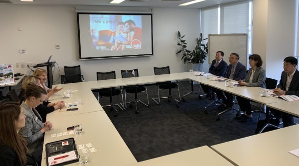 [왼쪽] Janelle Chapman (Executive Director) TAFE Queensland(퀸즈랜드 주립기술전문대학) [오른쪽] 설동호 대전광역시교육감 / 방문