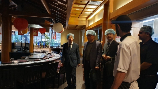 [오른쪽 검은모자] Sous chef(부주방장) Frank scott [가운데] 설동호 대전광역시교육감