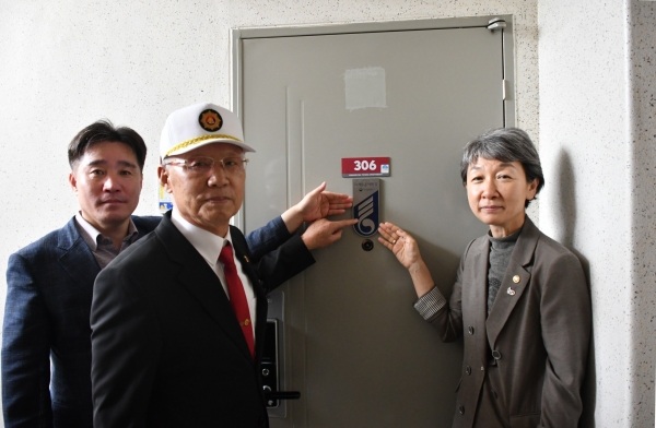 대전지방보훈청,문화재청 및 둔산경찰서와 명패 달아드리기.