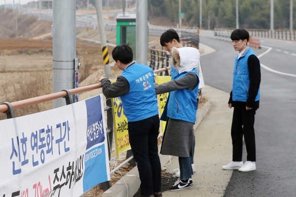 서산시 민·관합동 가로순찰대가 시민불편 해결사 역할을 톡톡히 하고 있다. 사진은  민·관합동 가로순찰대 활동 모습