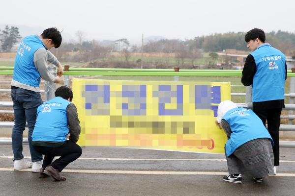 서산시 민·관합동 가로순찰대가 시민불편 해결사 역할을 톡톡히 하고 있다. 사진은  민·관합동 가로순찰대 활동 모습