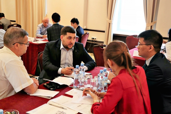 지난 11일 모스크바에서 열린 한-러 농업협력포럼에서 양국 업체가 1대1 비즈니스 상담을 하고 있다.