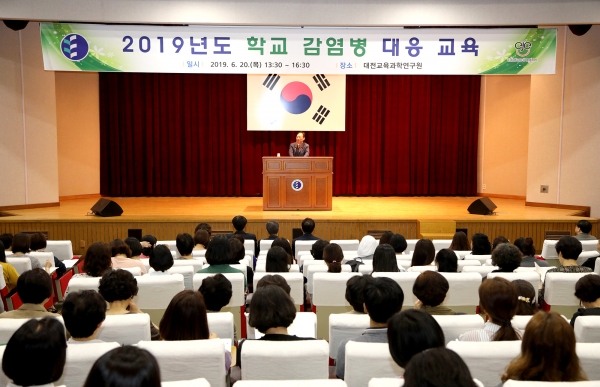 20일 초ㆍ중ㆍ고등학교 감염병 업무 담당자(304명) 대상으로 감염병으로 인한 국가위기단계 시 대응 방법과 학교 결핵 관리에 대한 교육