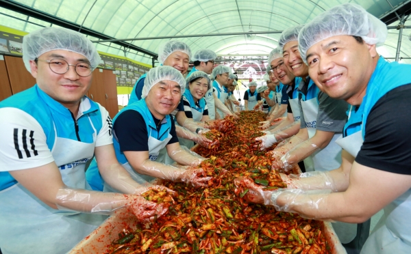 여름김치 나눔활동 모습