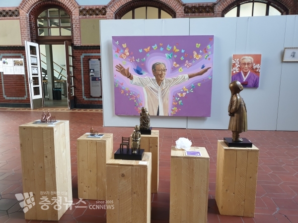 일본군위안부 피해사실을 고발한 고 김복동 할머니를 기리는 작품