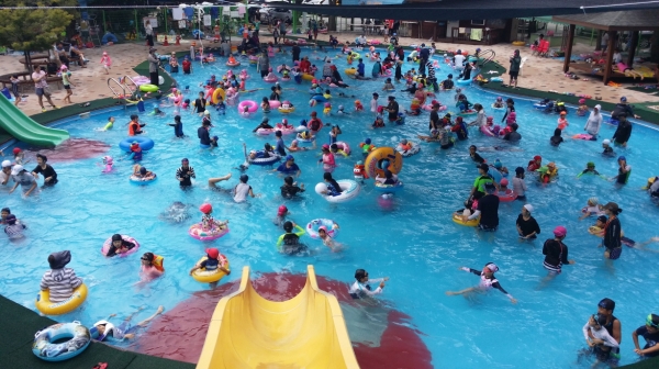 지난해 곰나루어린이수영장 물놀이장 운영 모습