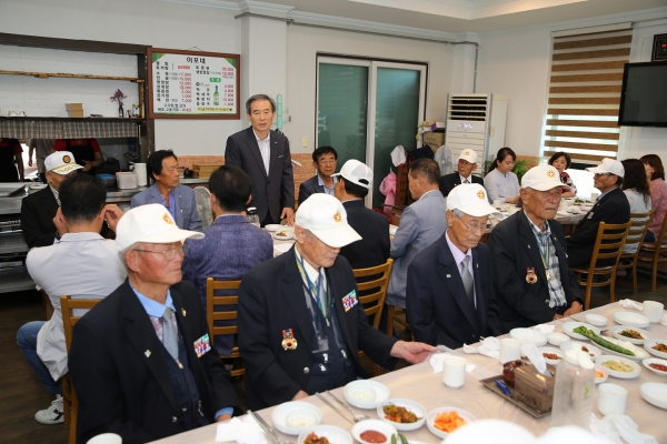 국가 유공자들에게 감사의 인사를 전하는 한국서부발전 김병숙 사장