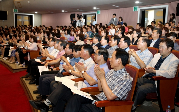 소통 전문가 김창옥 교수 초청하여 ‘유쾌한 소통과 나눔’을 주제로 특강 실시