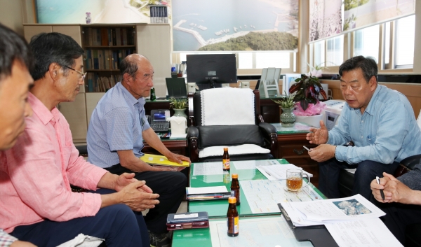 지난 25일 원북면에서 열린 ‘현장 군수실’ 모습.