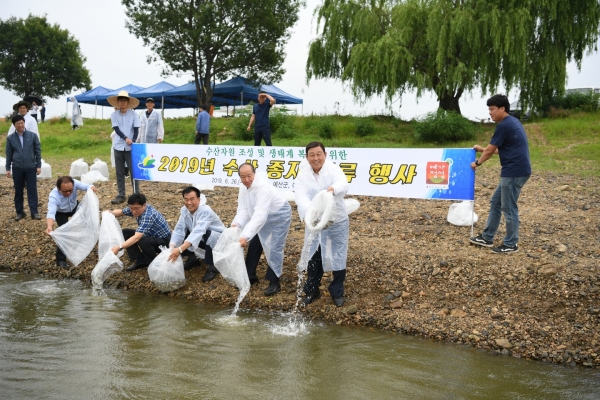 토종붕어종자 81만여 마리 방류 행사 진행