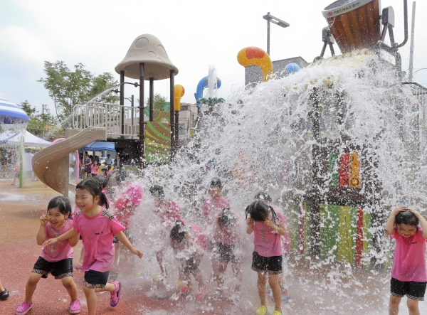 석봉동 물놀이장.