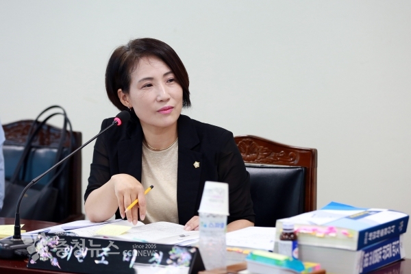 복지환경위원회 조미경의원이 연일 강도 있는 질의를 쏟아내고 있다.
