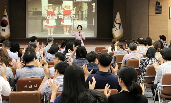 지난 26일 전 직원을 대상으로 시민 감동행정 실현을 위한 친절교육 실시