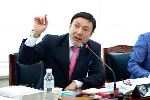 장기승의원이 연일 날카로운 지적을 이어가고 있다.