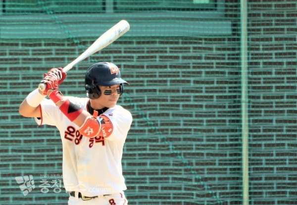 이산 선수 경기 평촌중학교와의 첫 경기에서 2점 홈런