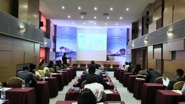 한국철도시설공단이 지난 27-28일 코트라와 공동으로 몽골 수도 울란바토르에서 ‘제2회 몽골 철도학교’를 개최하였다.