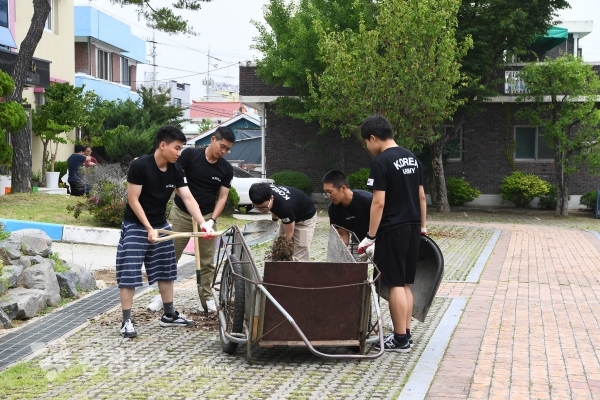 국방과학연구소 과기사관 3기, 환경정화 활동 모습.