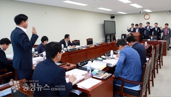 도시개발국 간부들 선서 / 충청뉴스 최형순 기자