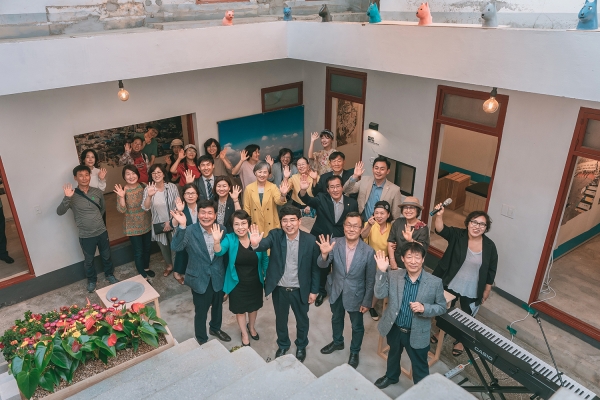 지난달 21일 남양여관에서 개최된 오픈행사 기념촬영