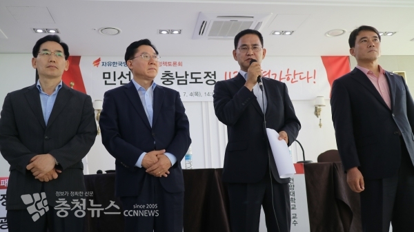 왼쪽부터 정용선 당진위원장, 박경귀 아산을위원장, 이창수 위원장, 신진영 천안을위원장