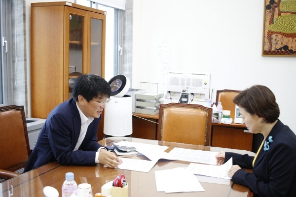 박완주 의원, 진선미 여가부 장관 만나 현안사업 건의