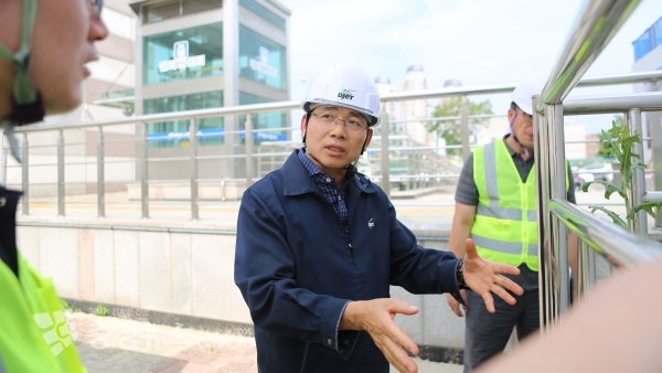 유성복합환승센터 건설공사 현장과 인접한 구암역사를 점검하고 있는 김민기 사장