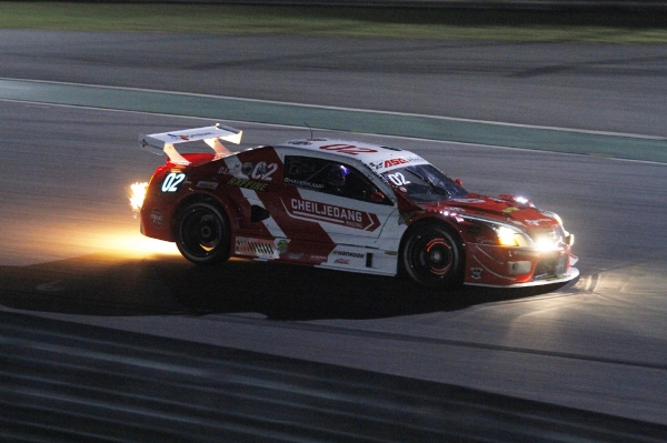 한국타이어앤테크놀로지㈜가 후원하는 '제일제당 레이싱'의 김동은 선수가 지난 6일 인제스피디움에서 열린 CJ 슈퍼레이스 4라운드에서 우승 차지