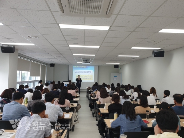 본청 부서, 직속기관, 각급학교 등 66개 기관 담당공무원이 맞춤형 감사 교육을 받고 있는 장면.