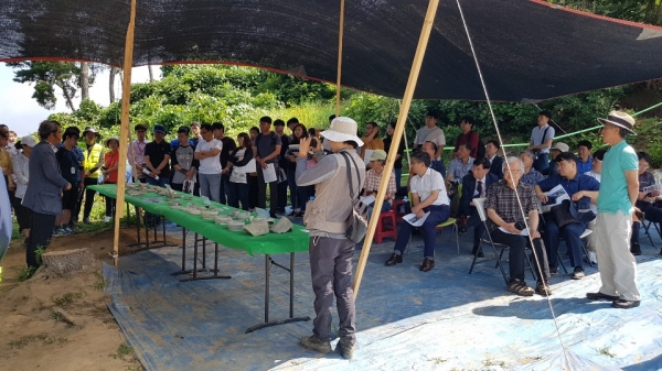 발굴현장 설명회 장면