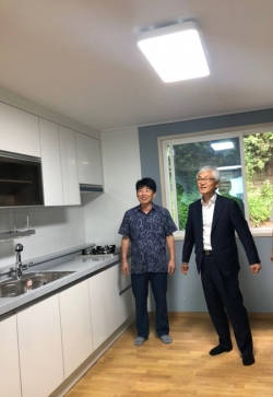 유병훈 아산시 부시장, 도고면 해비타트 화재 피해 새보금자리 가정 방문