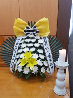 무연고 사망자 장례식장에 준비된 화환