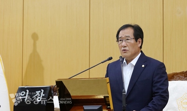 임재관 서산시의장이 16일 제244회 임시회 개회사를 통해 "대산공단 입주기업이 마늘, 양파 소비촉진에 나서야 한다"고 말했다.