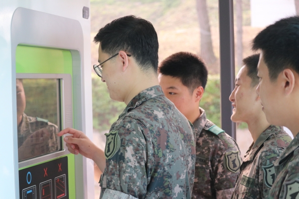 u-도서관 이용 장면