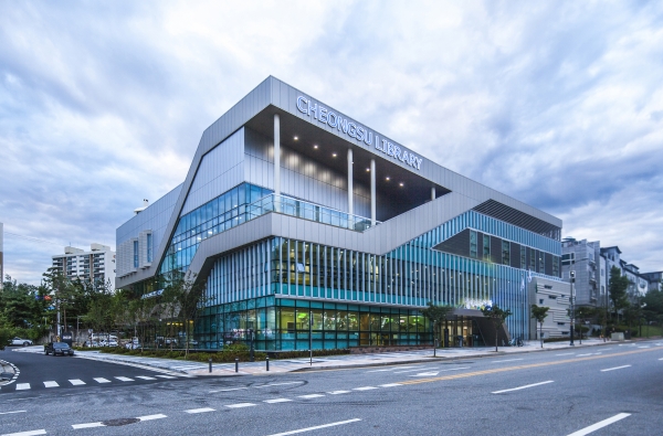 청수도서관(도서관 전경)