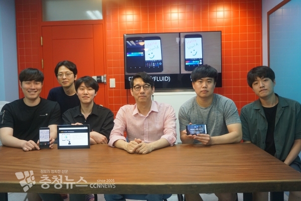 신인식 교수 (가운데 분홍 셔츠)연구팀