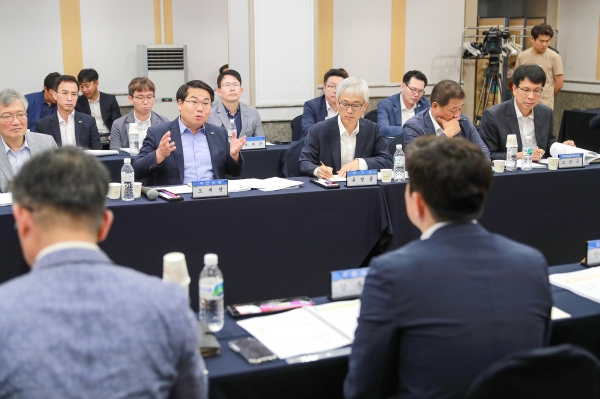 강훈식 국회의원과 정부예산 확보 간담회를 가진 오세현 아산시장