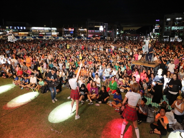 머드축제 개막전야 축하공연 모습