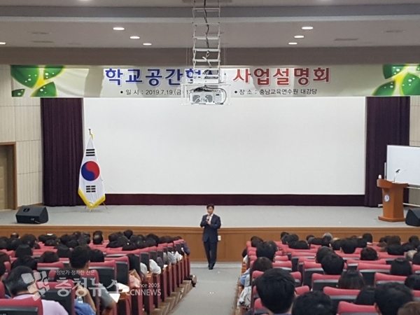 신익현 부교육감이 인사말을 하고 있다.