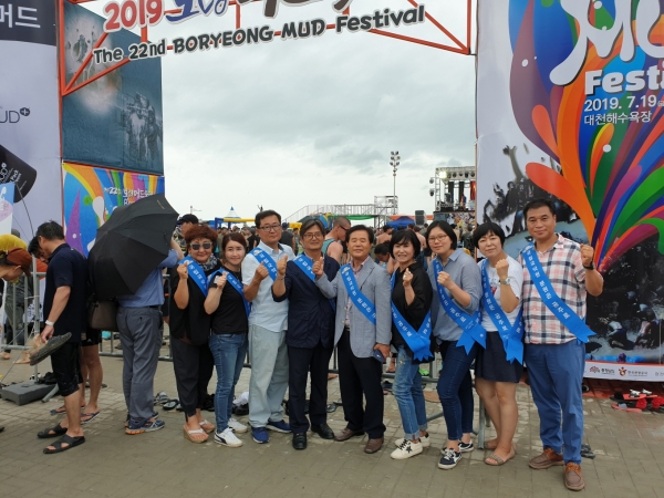 국립충청국악원 유치위 홍보활동 모습