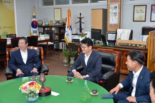 박원순 시장, 박정현 군수 환담장면