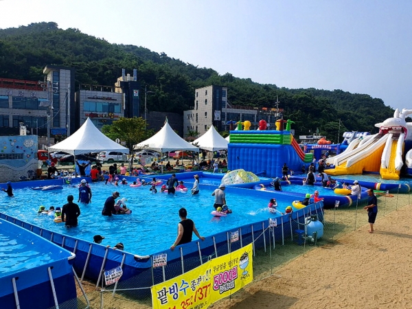 왜목마을 물놀이장 모습