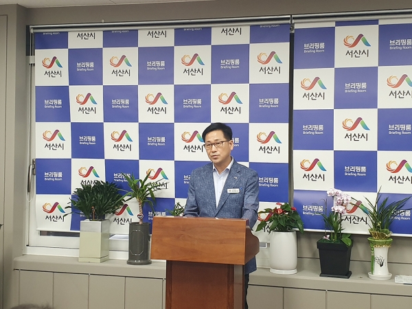 임종근 농식품유통과장이 24일 시청 브리핑룸에서 푸드플랜 구축에 대해 브리핑하고 있다.