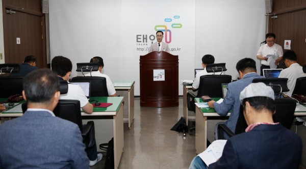 브리핑 중인 조규성 전략사업단장