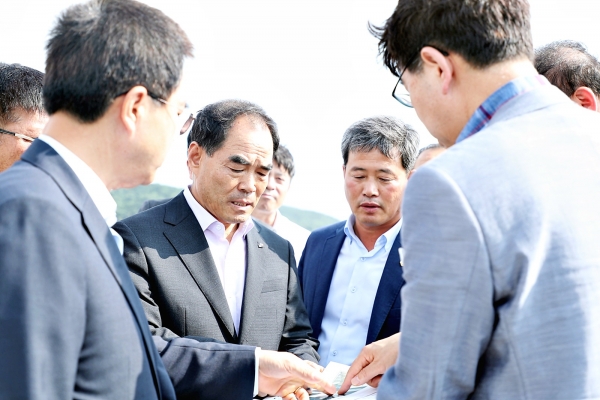 김인식 사장은 30일 충남지역 용수공급현장을 방문해 용수부족지역을 파악하고 탄력적으로 대응해 줄 것을 당부했다